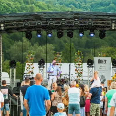 Mobilné pódium - 8 x 6 m