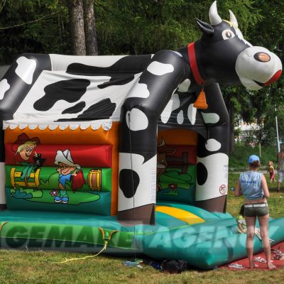 Skákací hrad Kravička