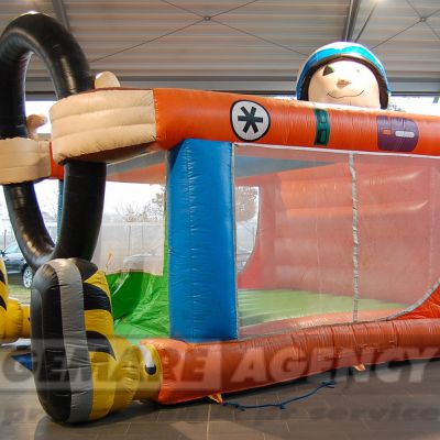 Skákací hrad Pretekár