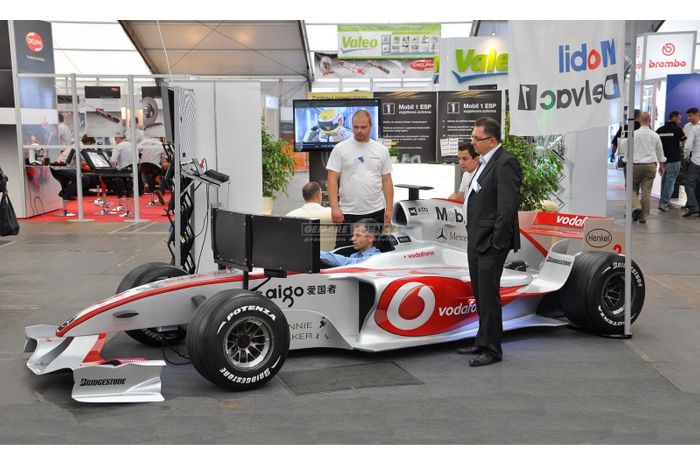 pronajom-trenazer-formula-f1-mclaren