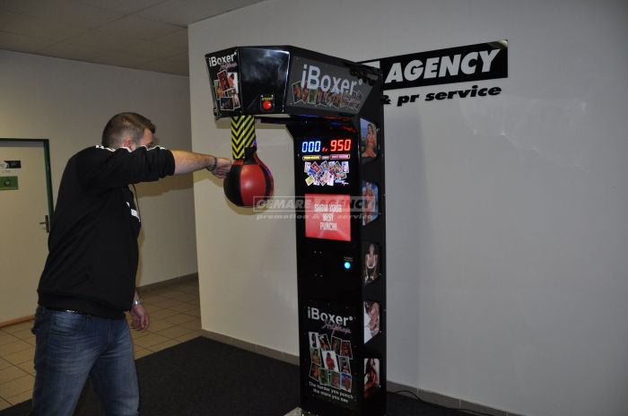 Simulátor boxu striptíz