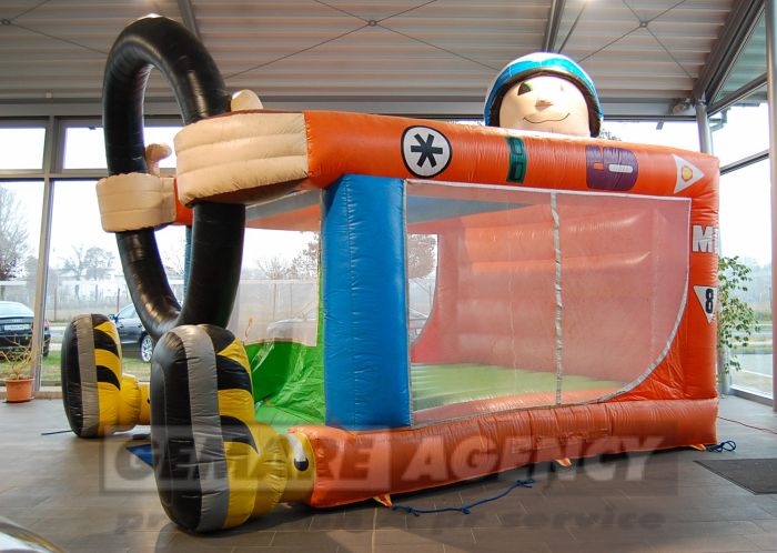 Skákací hrad Pretekár