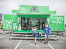 Prezentačné príves XXL s mobilným pódiom