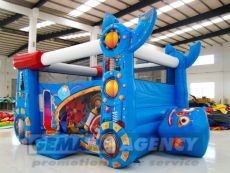 krásne farebný skákací hrad