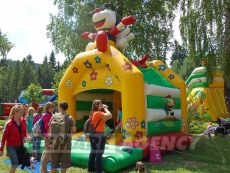 Skákací hrad Včielka Maja